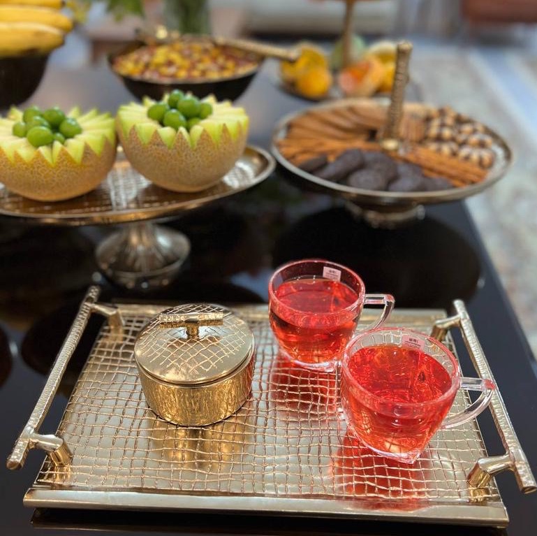 سینی چرم طلایی